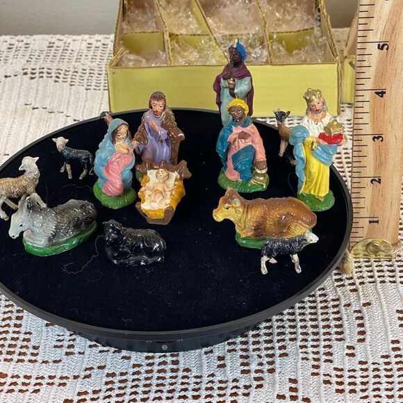 Vintage nativity scene figures | Baby Jesus | Holly nativity scene || Christmas - Picture 3 of 11